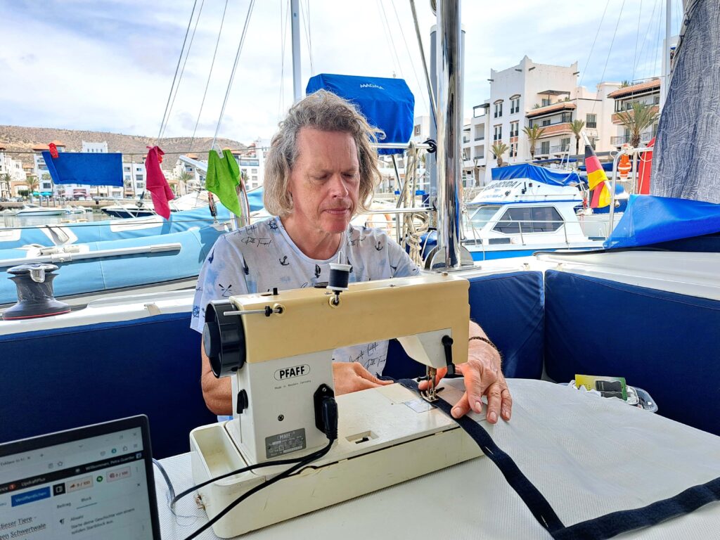 Bernd an der Naehmaschine