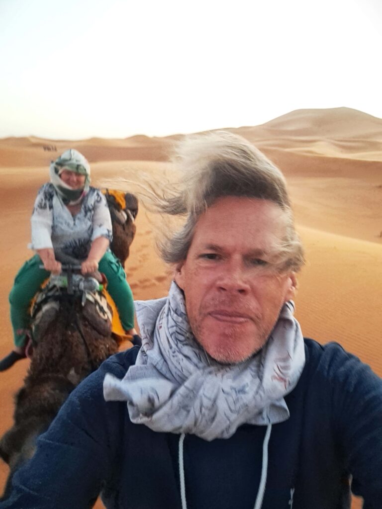 Bernd und Petra stuermischer Ritt in den Sonnenaufgang