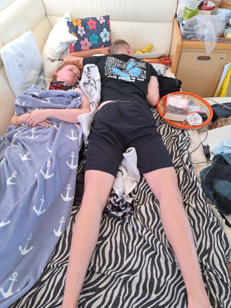 Celine und Rico auf Nachtfahrt