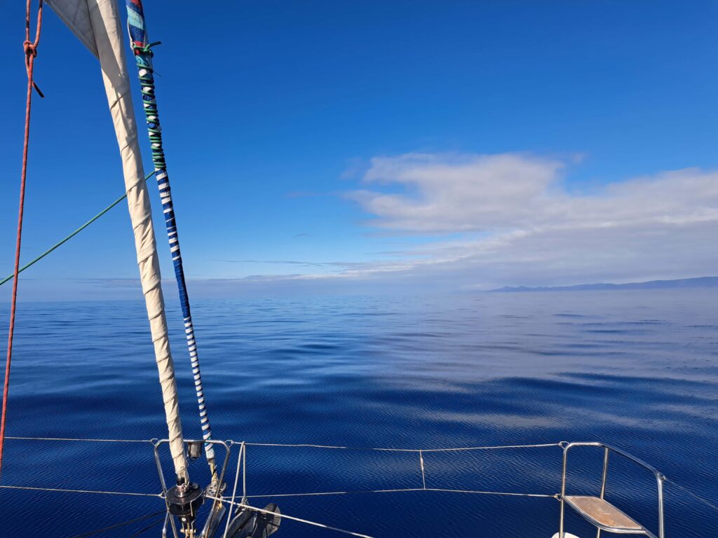 Strahlend blauer Himmel