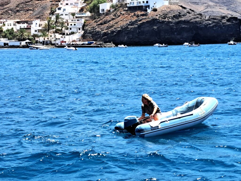 Bernd im Dinghieinsatz