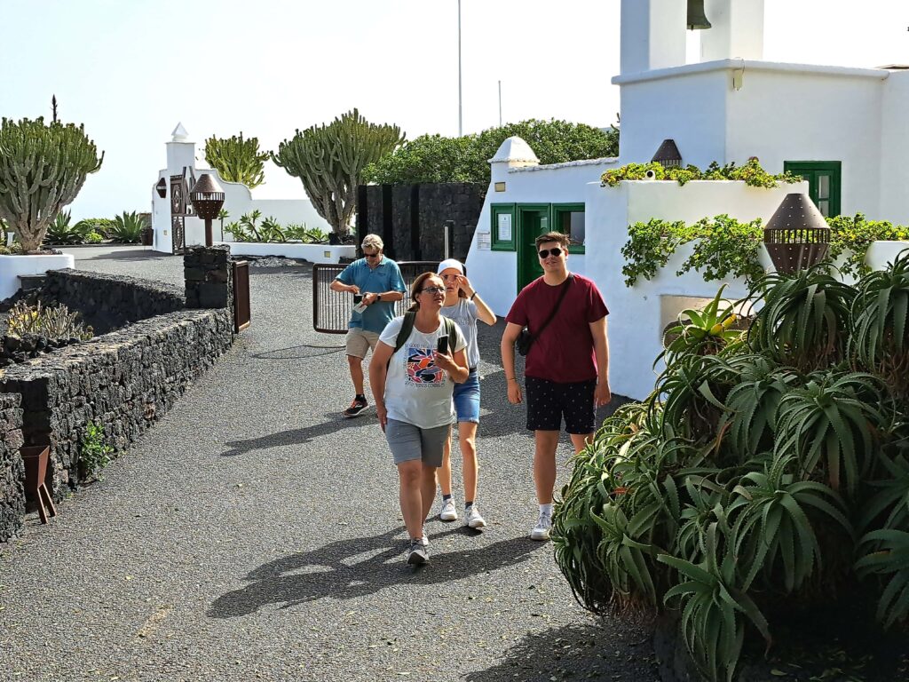 Familie Thiel Hauseingang Cesare Manrique