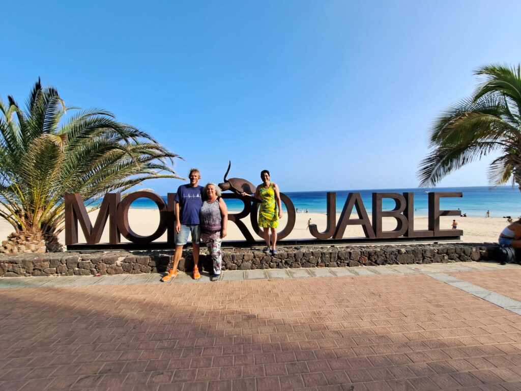 Morro Jable Ortsschild mit Crew