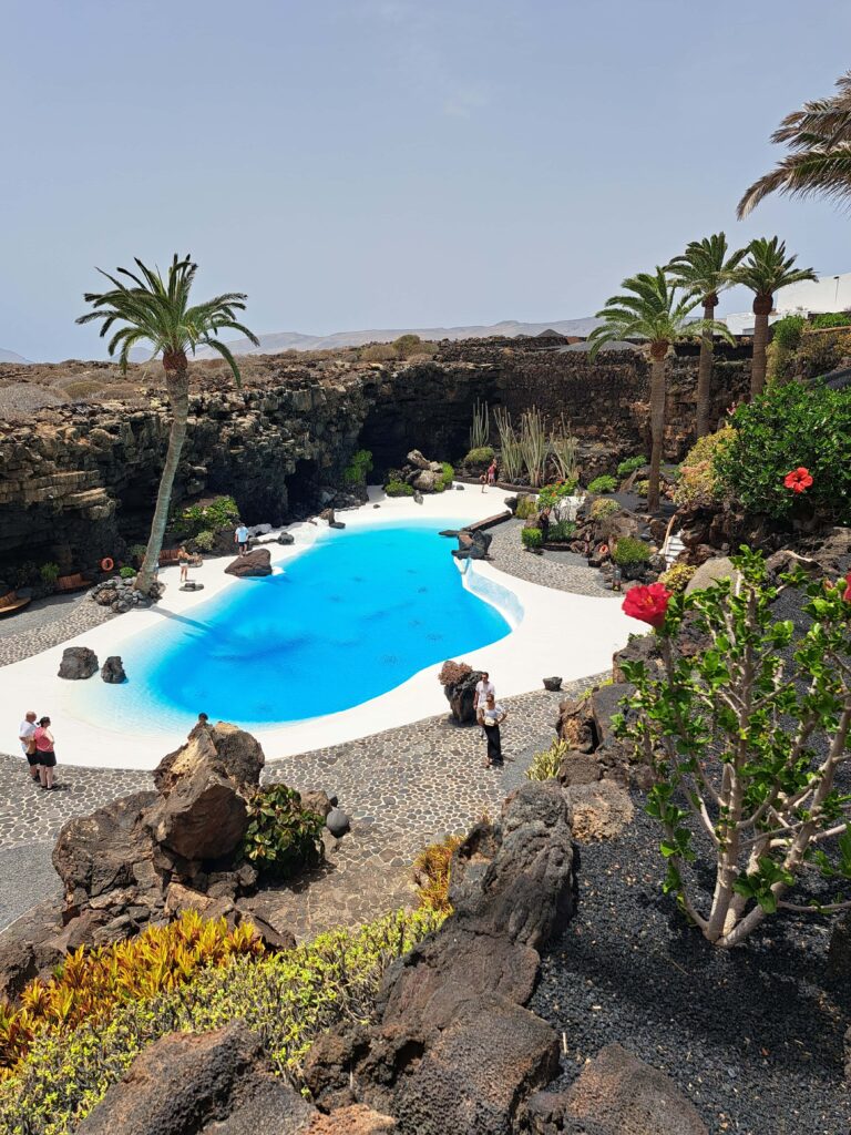 Pool Cesare Manrique