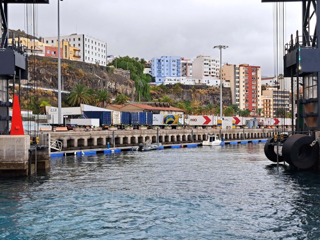Durchfahrt Senktor Marina La Palma