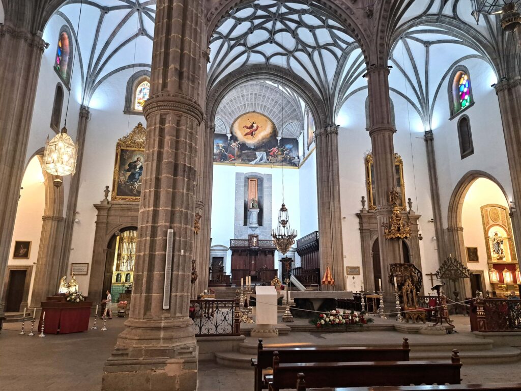 Kirchenschiff Santa Ana