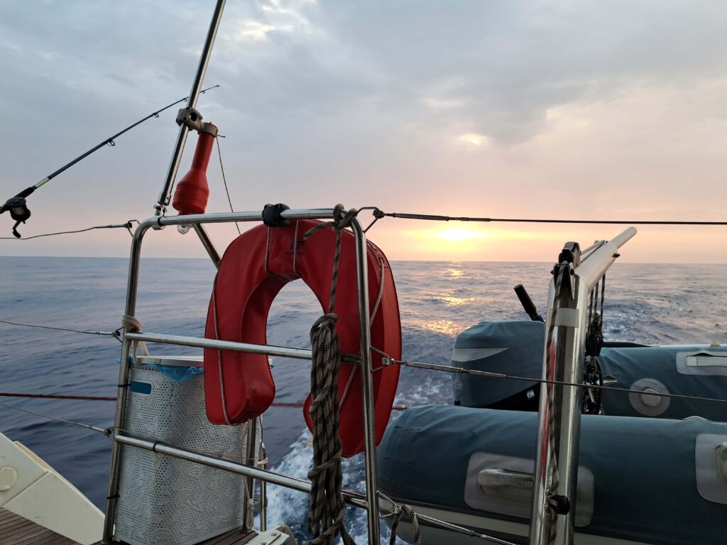 Rettungsanker im Abendlicht