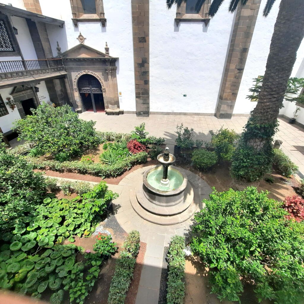 Springbrunnen Innenhof Kathedrale Santa Ana