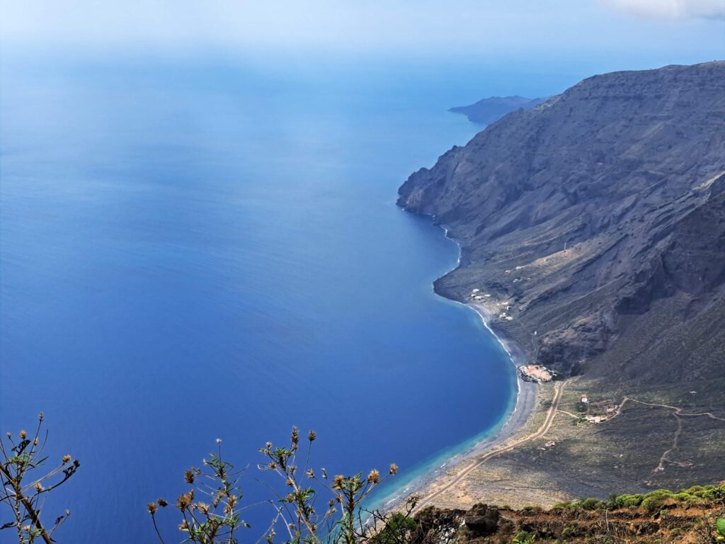 Kuestenlinie El Hierro Blick von oben