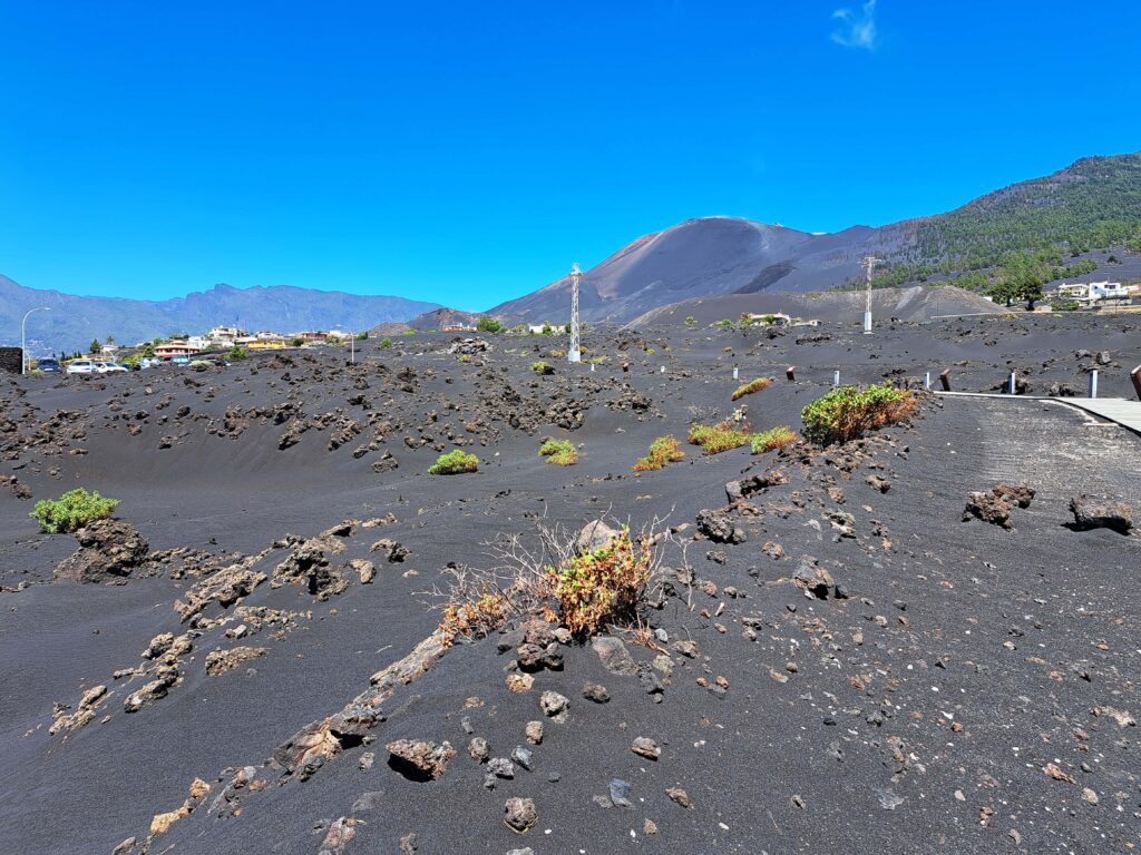 Vulkan Dorf und Berg