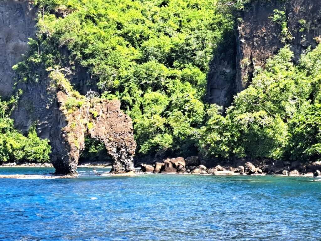 Wallilabou Filmkulisse Fluch der Karibik Gehaengtenfelsen