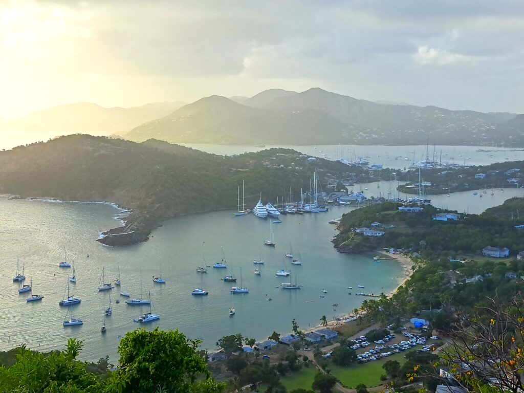 English Harbour und Falmouth Harbour von Shirleys Heights betrachtet