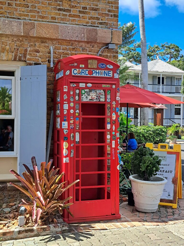 Rote Telefonzelle English Harbour