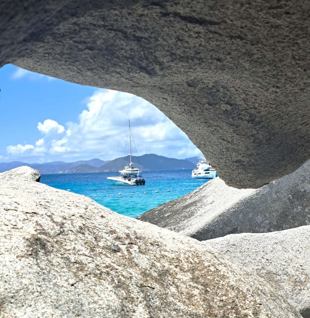 Immer wieder hat man Ausblicke zum Meer.