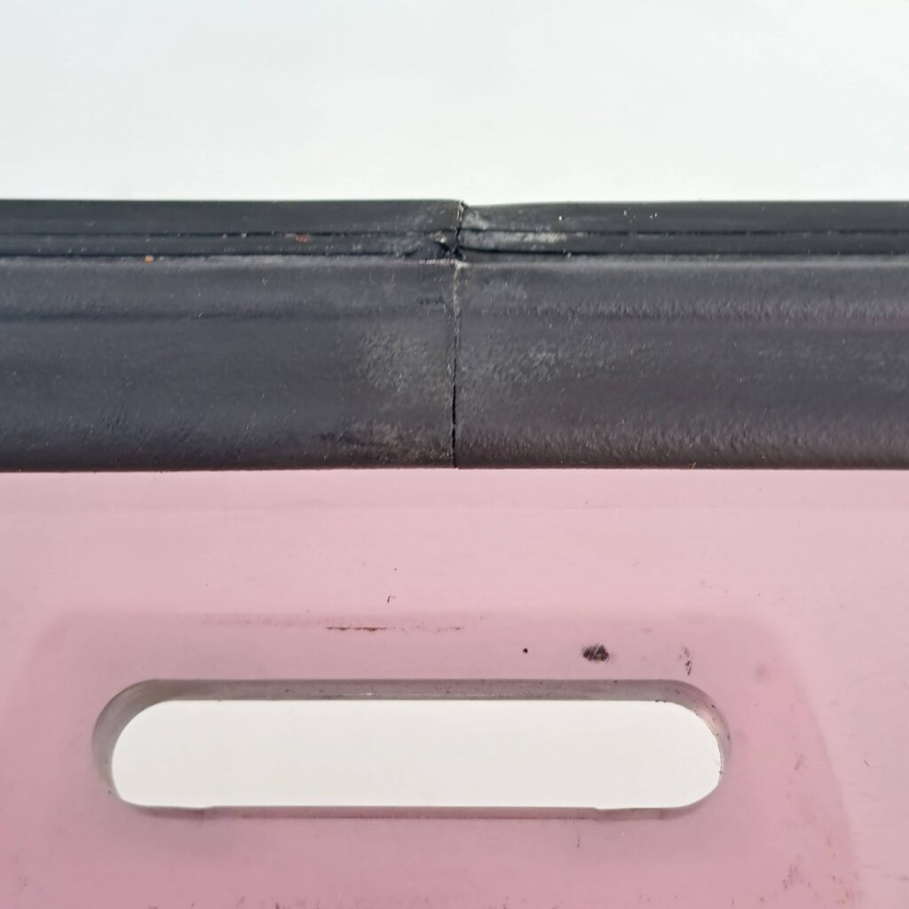 Alte DIchtung nach Reinigung neu montiert und geklebt.