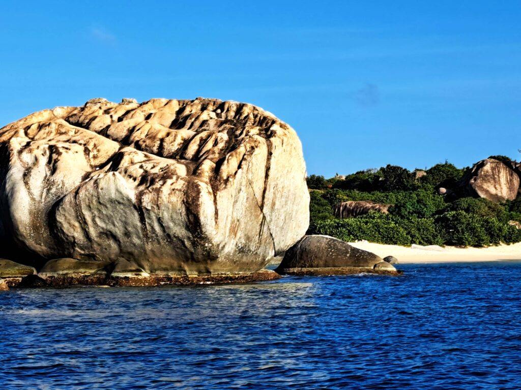 Die Granitblöcke von The Bath sind bis zu 12 m lang.