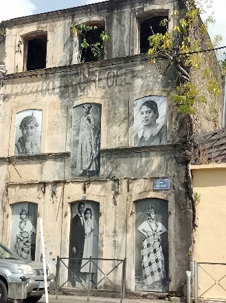 Ein Bild, das draußen, Auto, Landfahrzeug, Rad enthält.  Automatisch generierte Beschreibung