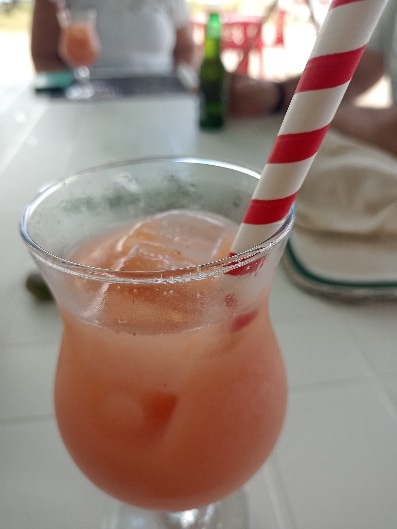 Ein Bild, das Essen, Getränk, Cocktail, Saft enthält.  Automatisch generierte Beschreibung