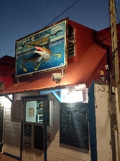 Ein Bild, das Himmel, Text, Gebäude, draußen enthält.  Automatisch generierte Beschreibung