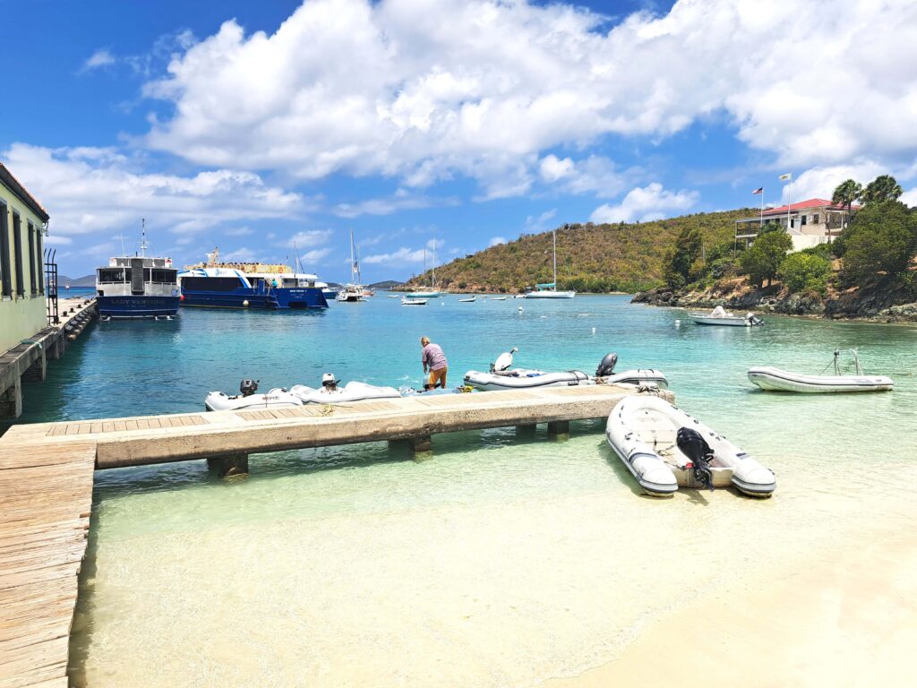 Faehranleger und Dinghi Dock St. John