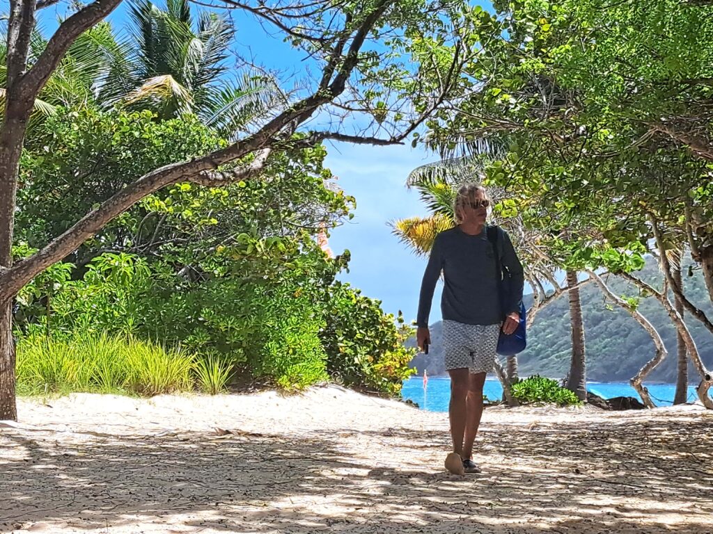 Rueckweg von Flamingo Beach