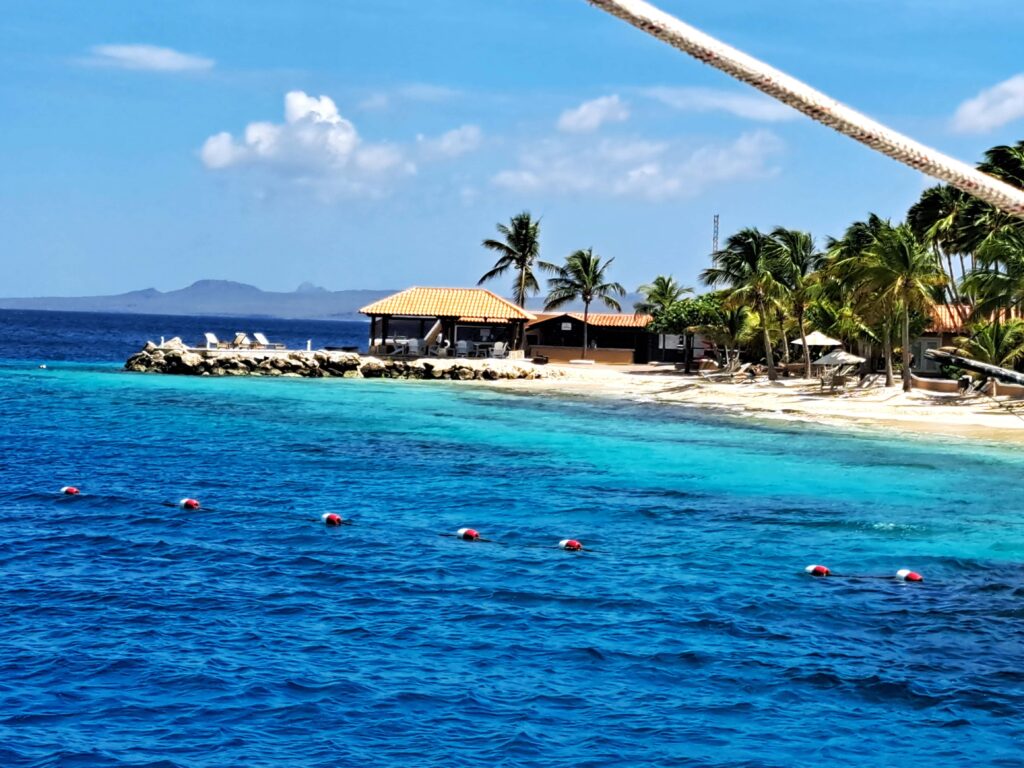 Resort vor Marina Kralendijk