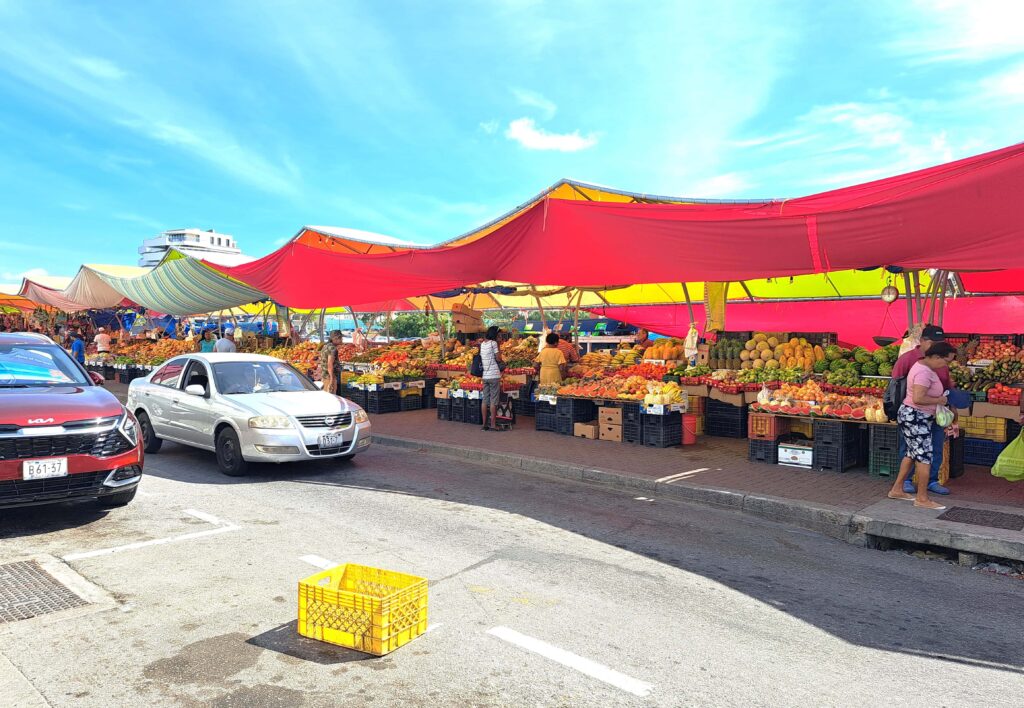 Schwimmende Maerkte Willemstad