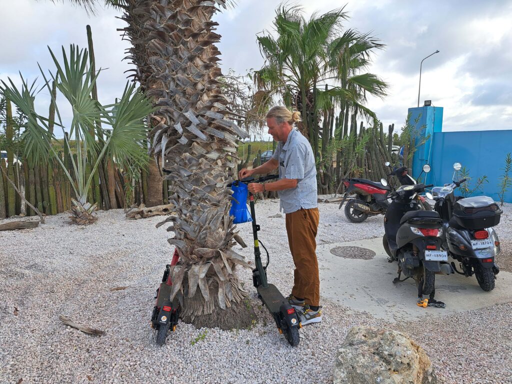 mit den E Bikes zu The Dock