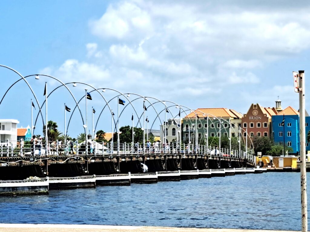 N Koenigin Emma Bruecke ganze Laenge