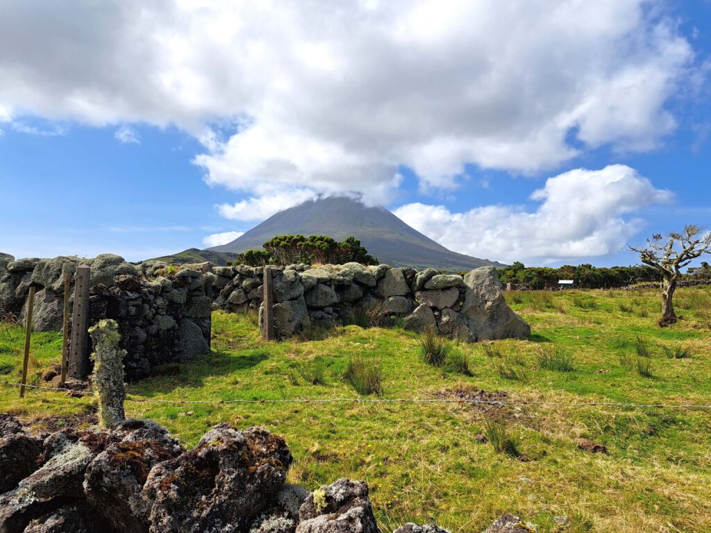18 Mauern mit Pico im Hintergrund