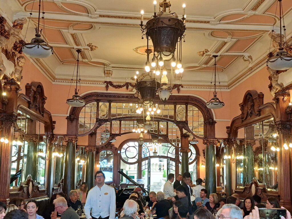 Innenraum Cafe Mejestic