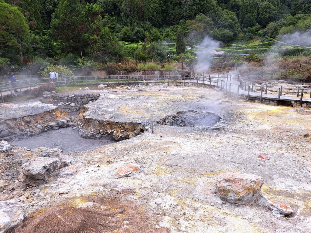 Weg ueber die Caldeiras das Furnas