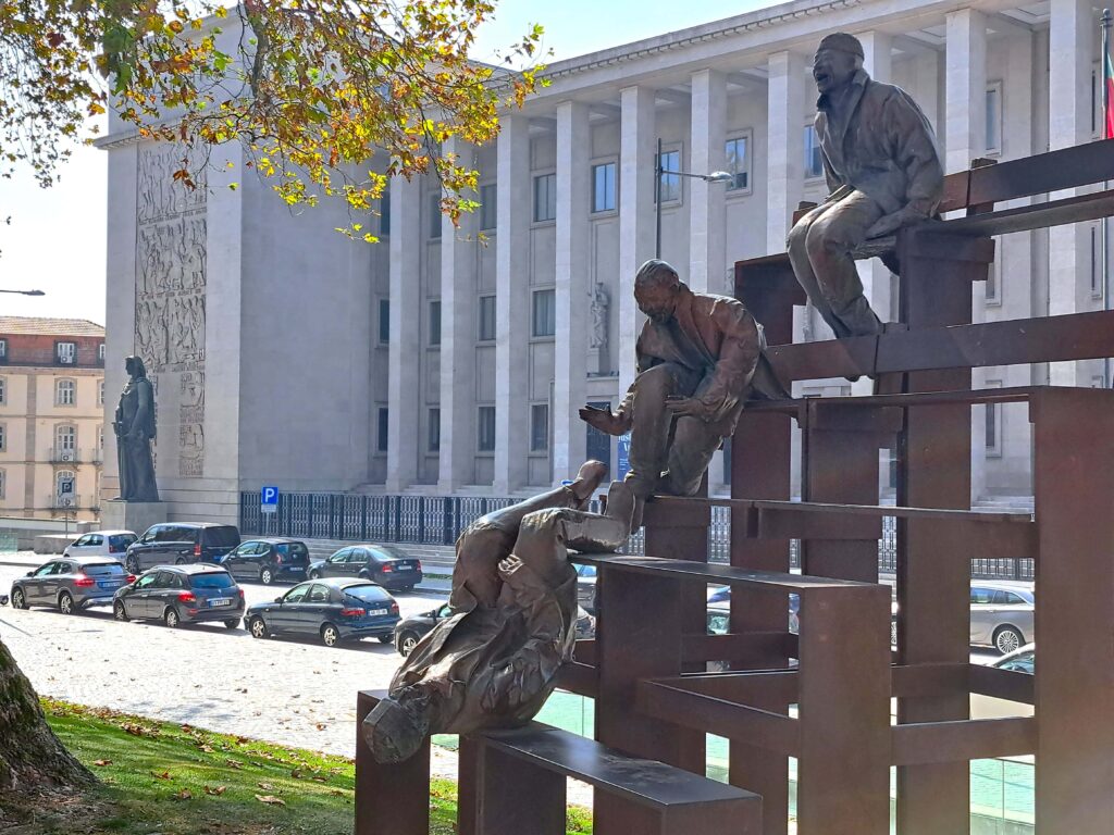 neu laechende skulhturen