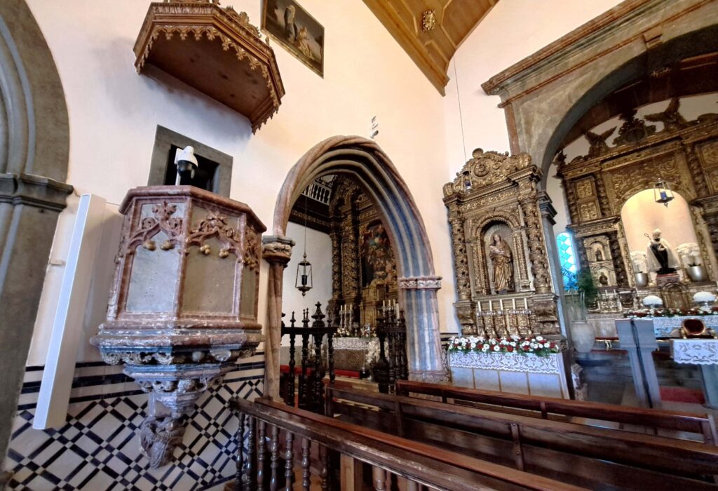 prunkvolles Kirchenschiff