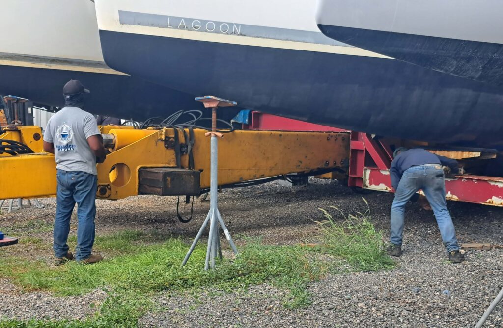 Aerbeiten am Boot Aruba Erfahrungsbericht
