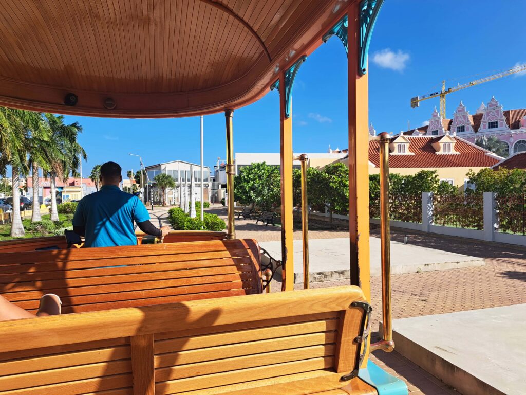 Mit dem Trolley unterwegs in Aruba