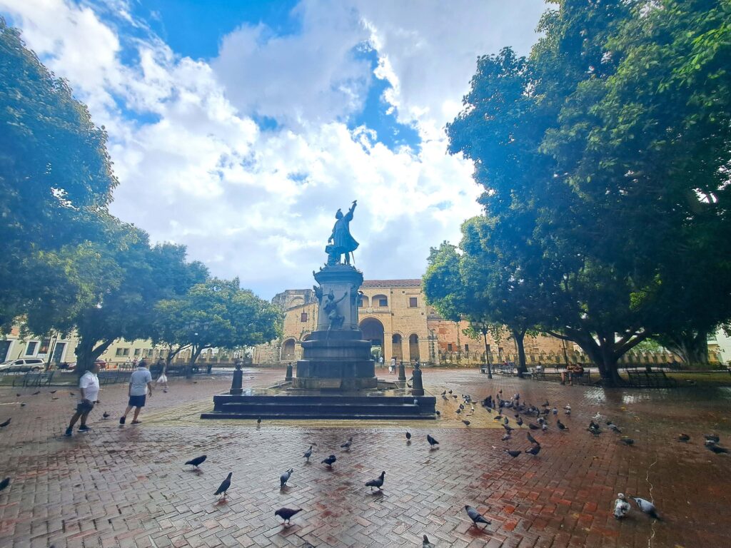 Monument Christopher Colon