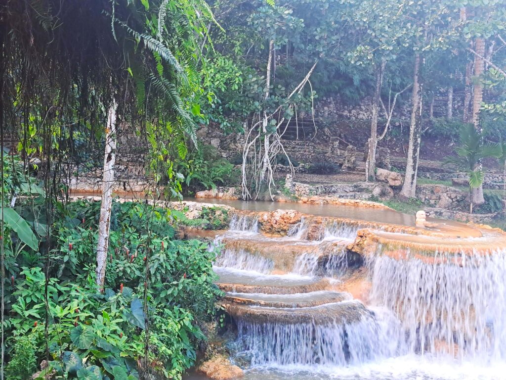 Wasserfaelle in der Anlage