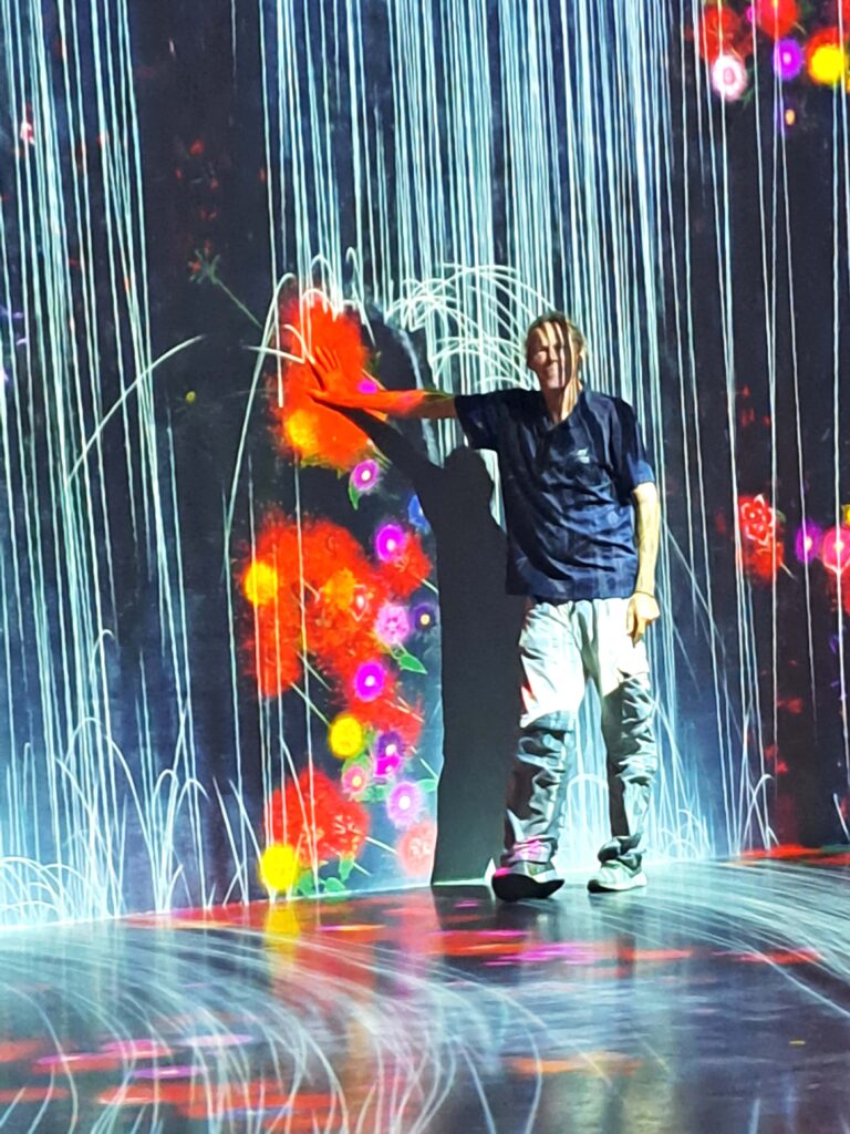 Bernd interaktiv Blumen und Streifen