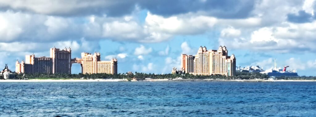 Blick auf das Atlantis Resort und Kreuzfahrtterminal