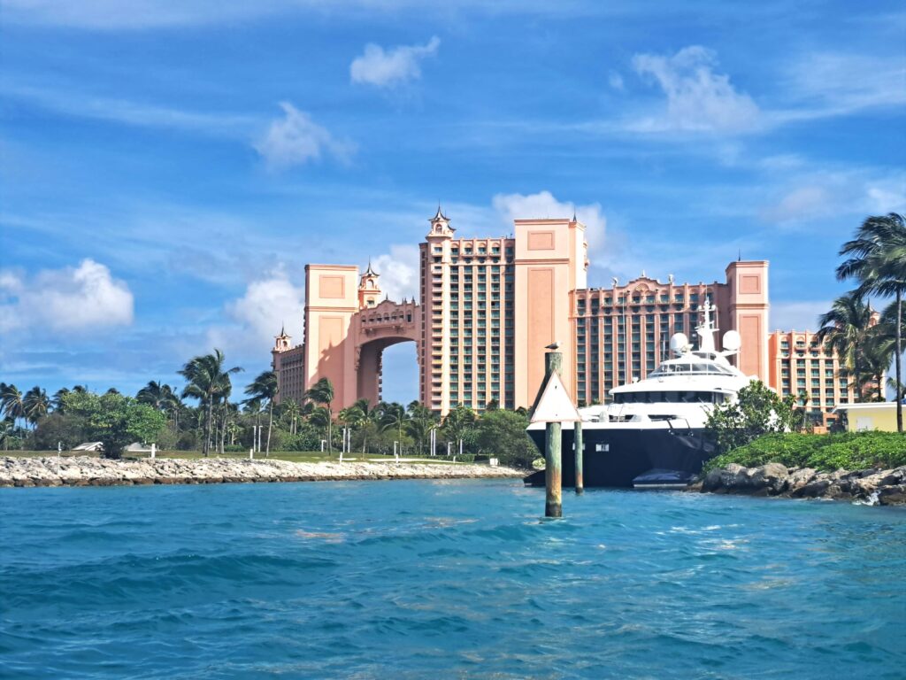 Einfahrt Marina Atlantis Resort