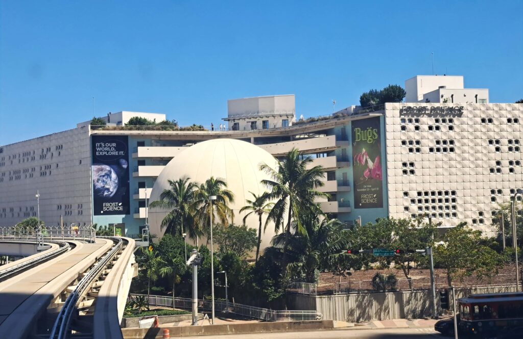 Das Frost Science Museum mit seiner beeindruckenden Architektur hat 305 Millionen Dollar gekostet