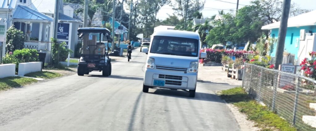 Golfcarts werden auf Eluthera für alles benutzt. Nicht nur von den Touristen sondern auch von den Inselbewohnern von Eluthera