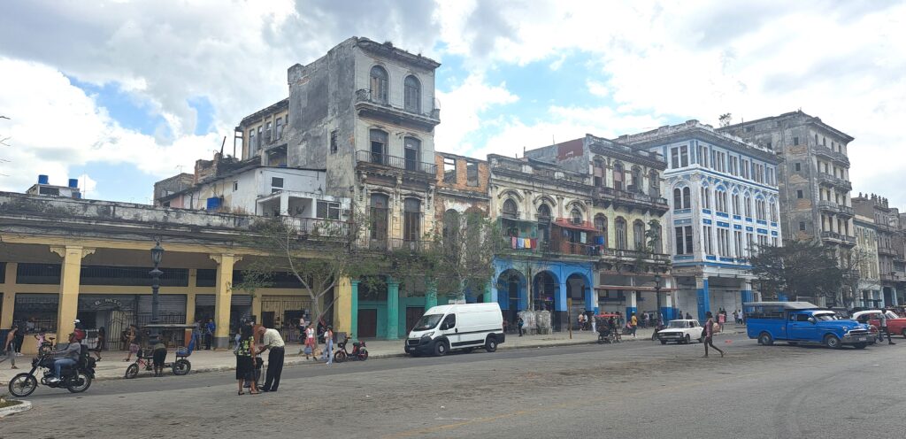 Typischer Strassenzug in Havanna